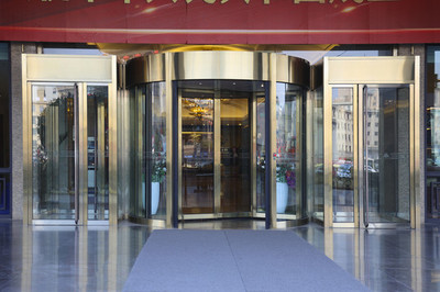 豪華商場(chǎng)大門 現(xiàn)代商業(yè)美學(xué)的入口藝術(shù)